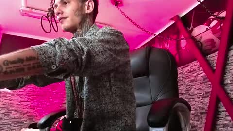 stuart_boy_ online show from October 5, 4:10 am
