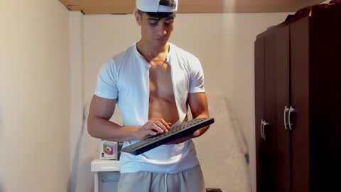 Snapshot of stylish_men chatting on October 2, 12:59 pm stylish men online show from October 2, 12:59 pm