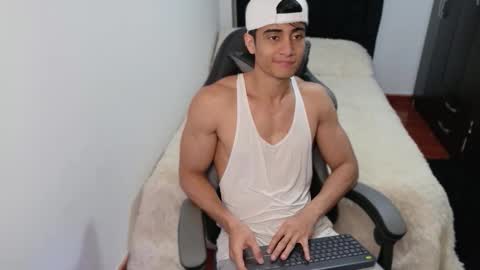 Snapshot of stylish_men chatting on October 20, 2:00 pm stylish men online show from October 20, 2:00 pm