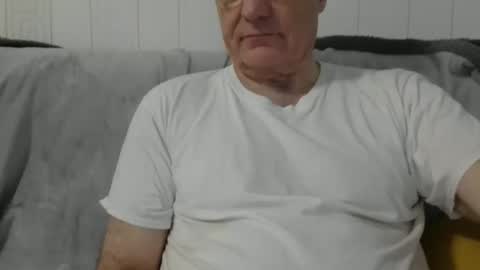 subforlatinas online show from December 15, 8:10 am