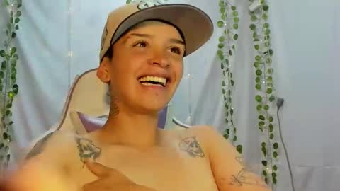 Snapshot of subgirlrs chatting on October 16, 7:52 am subgirlrs online show from October 16, 7:52 am