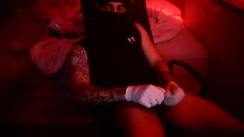 submissivegold online show from June 13, 6:35 am