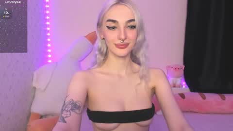 Chloe online show from November 30, 3:19 pm