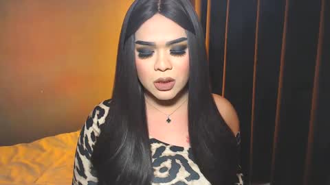 Snapshot of suckablecockoffreya chatting on December 4, 8:01 pm JADE ELYSE online show from December 4, 8:01 pm