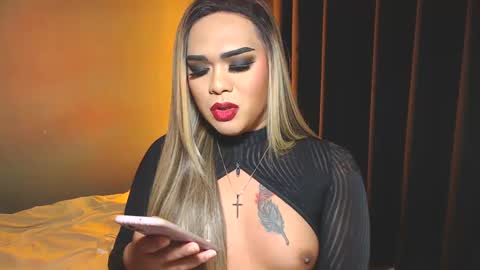 Snapshot of suckablecockoffreya chatting on December 15, 3:34 am JADE ELYSE online show from December 15, 3:34 am