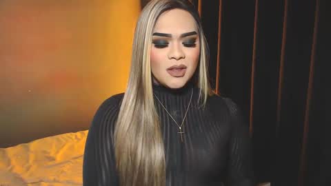 Snapshot of suckablecockoffreya chatting on December 20, 8:01 pm JADE ELYSE online show from December 20, 8:01 pm