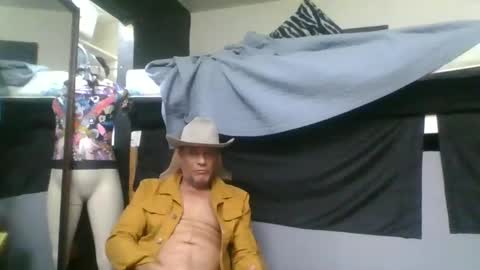 SUCKITU812 online show from December 24, 9:06 am