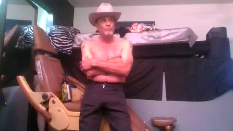 SUCKITU812 online show from December 30, 3:58 am