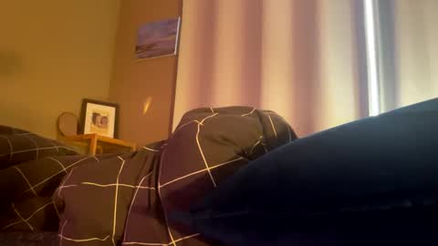 SaraSabeen online show from December 18, 4:17 pm