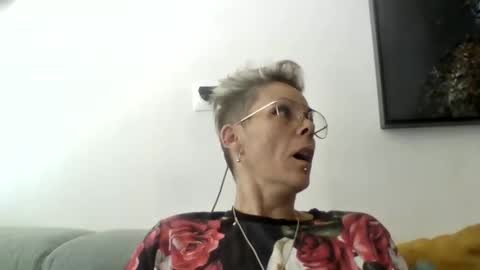 sucrette5629 online show from May 2, 4:02 pm