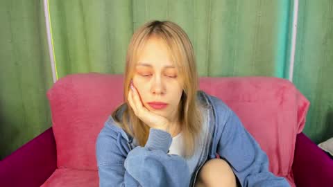 sugar blond online show from April 4, 7:59 am