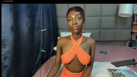 Snapshot of suhaila_suu chatting on February 26, 1:36 am suhaila_suu online show from February 26, 1:36 am