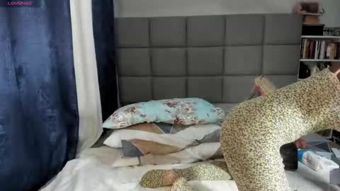 Snapshot of suhaila_suu chatting on October 21, 2:05 am suhaila_suu online show from October 21, 2:05 am
