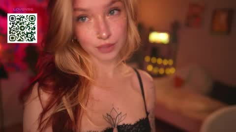 Snapshot of suk_ki chatting on October 14, 4:15 am Lika ginger Jessy blond online show from October 14, 4:15 am