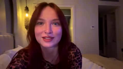 Snapshot of suk_ki chatting on February 17, 6:28 pm Lika ginger Jessy blond online show from February 17, 6:28 pm