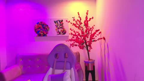 summer_miller online show from April 29, 11:37 am