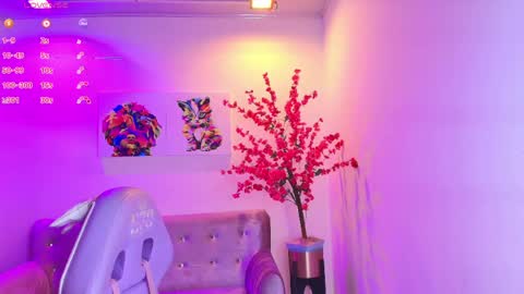 summer_miller online show from April 30, 5:40 pm