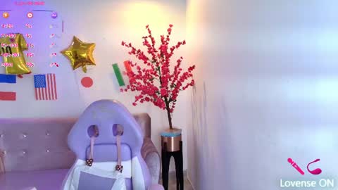summer_miller online show from June 17, 11:37 am
