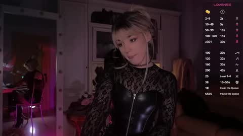 Miss Nelly online show from April 25, 7:33 pm