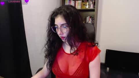 Snapshot of sunflower_uwu chatting on February 27, 12:25 am violetta online show from February 27, 12:25 am