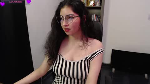 Snapshot of sunflower_uwu chatting on March 2, 2:30 am violetta online show from March 2, 2:30 am