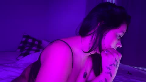 sunflowersinner94 online show from December 15, 11:23 pm