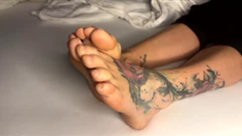 Sunleon only feets online show from December 14, 7:20 pm