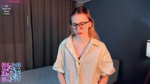 Kiki online show from March 1, 1:10 am