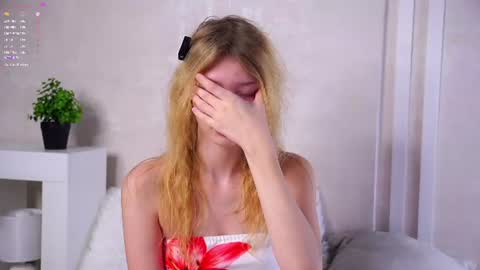 Lily online show from June 28, 2:57 pm
