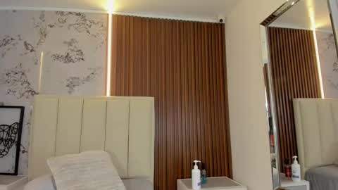  S U N N Y online show from November 14, 1:35 pm