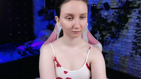 Alice online show from April 25, 2:36 pm