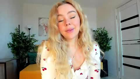 Jenn online show from May 1, 2:05 am