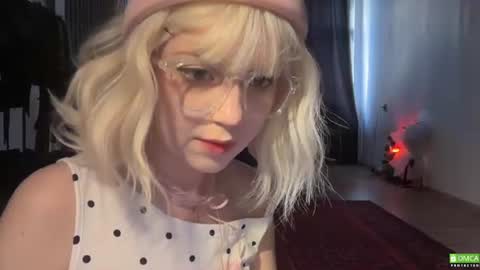 super_pixie online show from July 24, 1:52 pm
