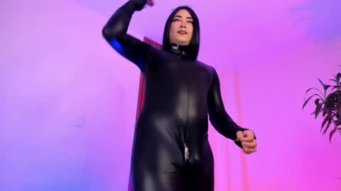 Snapshot of suprasexyjohn chatting on October 21, 10:02 pm llllSupra llll online show from October 21, 10:02 pm