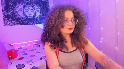 Snapshot of susan_bluee chatting on March 1, 12:50 am Susan online show from March 1, 12:50 am