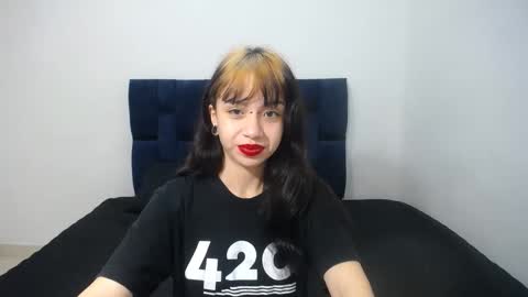 susana_petite420 online show from February 11, 2:57 am