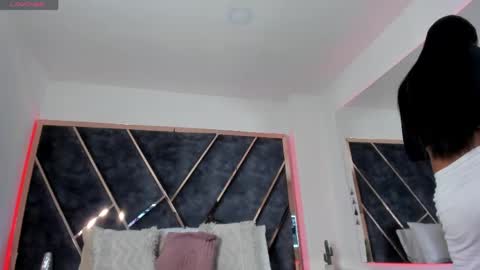 susanahenao online show from April 27, 4:37 pm
