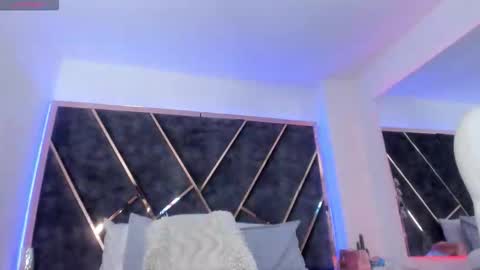 susanahenao online show from March 11, 6:33 pm