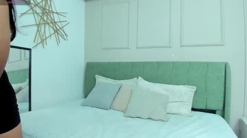 Amelia  online show from November 9, 12:30 pm