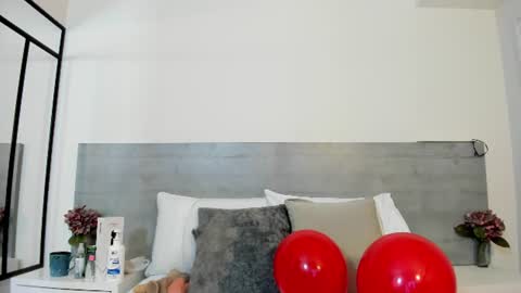 susanthomass online show from June 13, 4:12 am