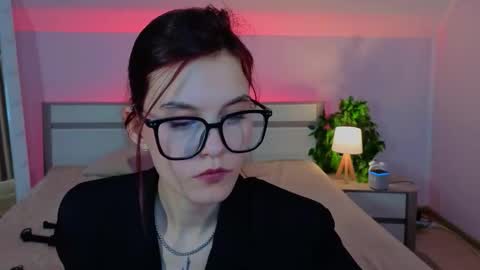 Susie online show from November 10, 9:45 am