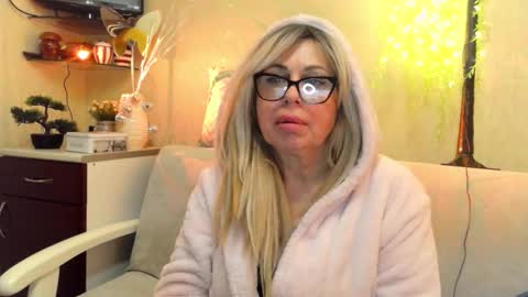 SusiexNoreen online show from February 2, 1:07 pm