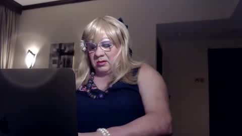 Snapshot of suzannebanci chatting on December 2, 4:26 pm My name is Sissy or more fully Suzanna Aprilia Maria Mariquita Catarina Chinita Banci. Soy una puta - que chimba ladybug online show from December 2, 4:26 pm