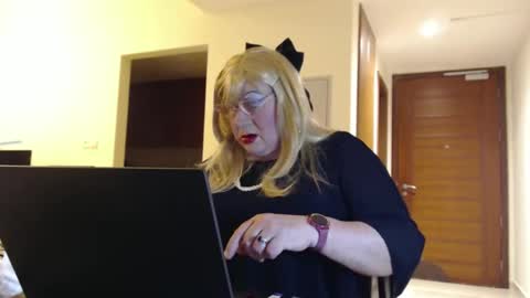 My name is Sissy or more fully Suzanna Aprilia Maria Mariquita Catarina Chinita Banci. Soy una puta - que chimba ladybug online show from May 8, 4:23 pm