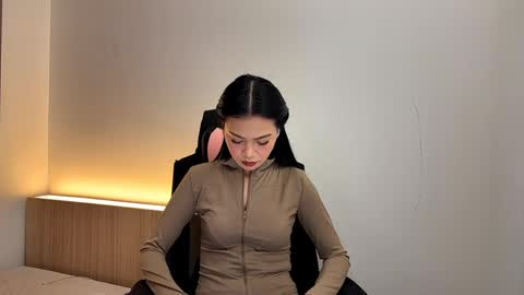 Shenyue online show from May 1, 1:05 pm