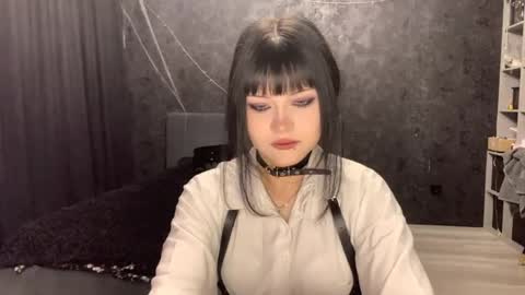 EmilySuonn online show from May 4, 5:25 am