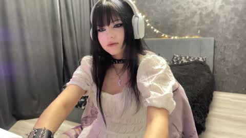 EmilySuonn online show from March 30, 8:31 pm