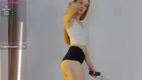 Suzi online show from November 14, 2:52 pm