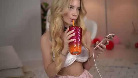 SweetLuna online show from July 8, 3:10 am