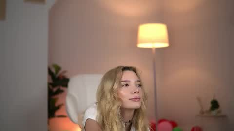 SweetLuna online show from June 24, 3:13 am